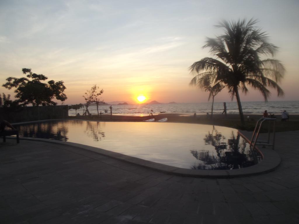 Luwansa Beach Hotel Labuan Bajo Exterior photo