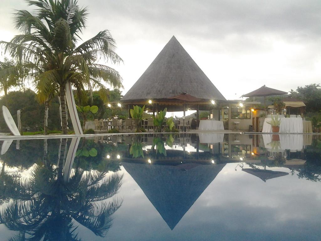 Luwansa Beach Hotel Labuan Bajo Exterior photo