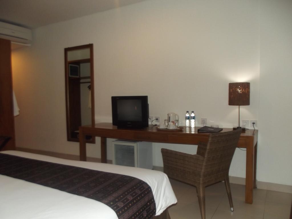 Luwansa Beach Hotel Labuan Bajo Exterior photo