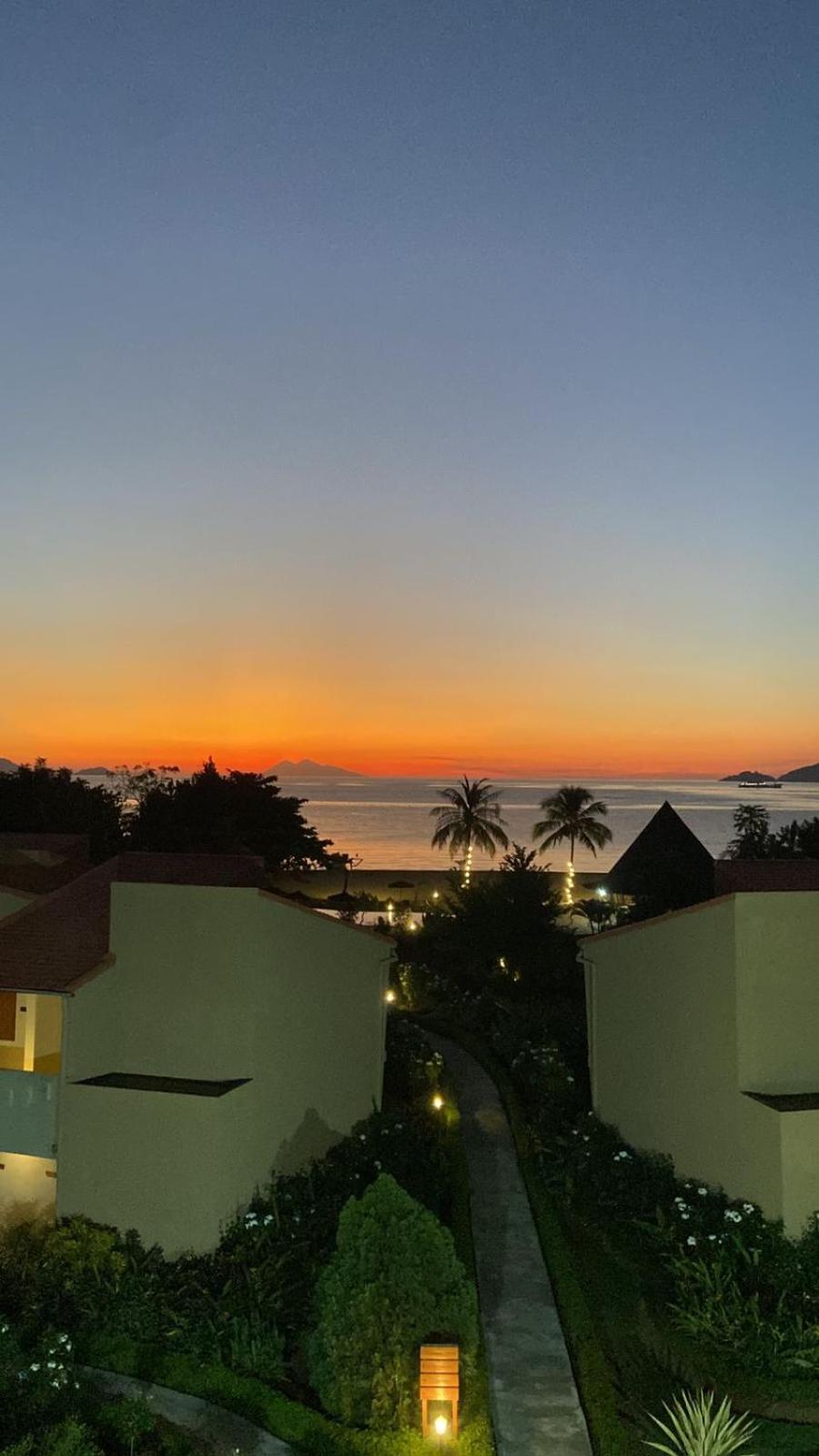 Luwansa Beach Hotel Labuan Bajo Exterior photo