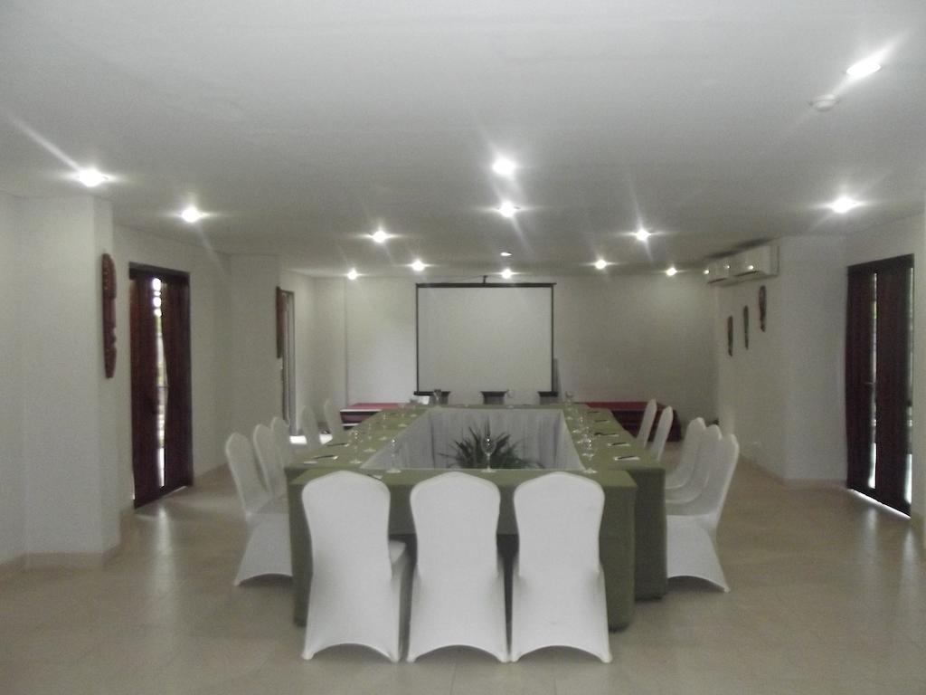 Luwansa Beach Hotel Labuan Bajo Exterior photo