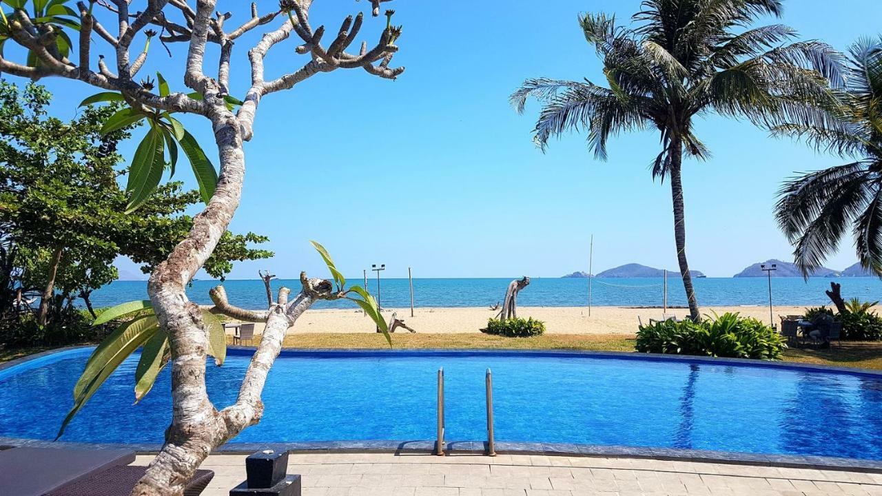 Luwansa Beach Hotel Labuan Bajo Exterior photo