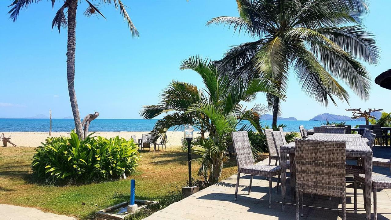 Luwansa Beach Hotel Labuan Bajo Exterior photo