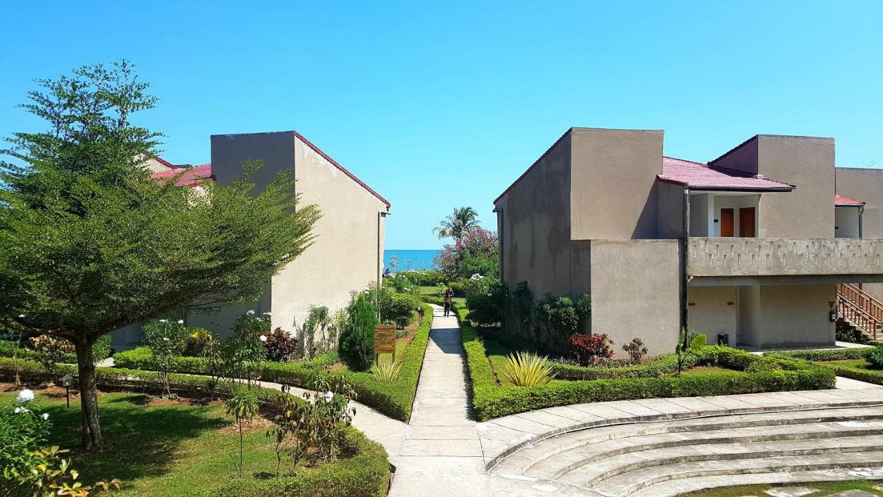 Luwansa Beach Hotel Labuan Bajo Exterior photo