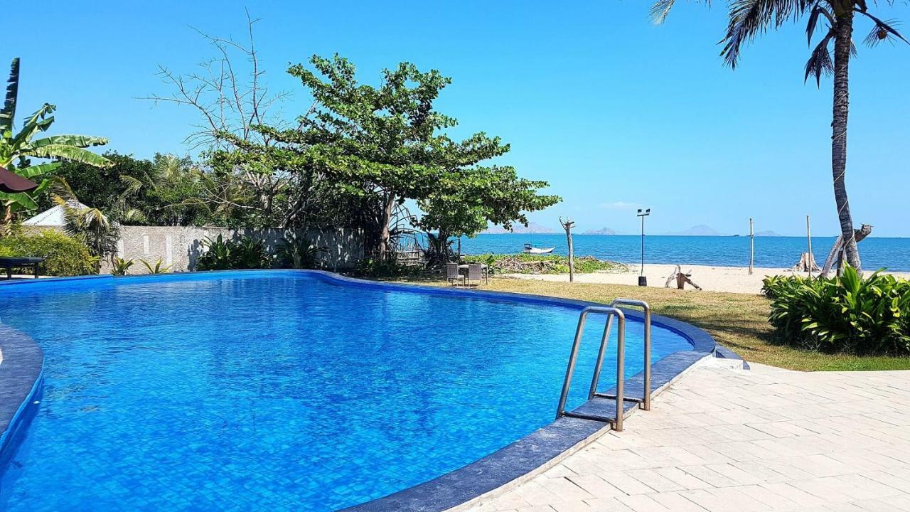 Luwansa Beach Hotel Labuan Bajo Exterior photo